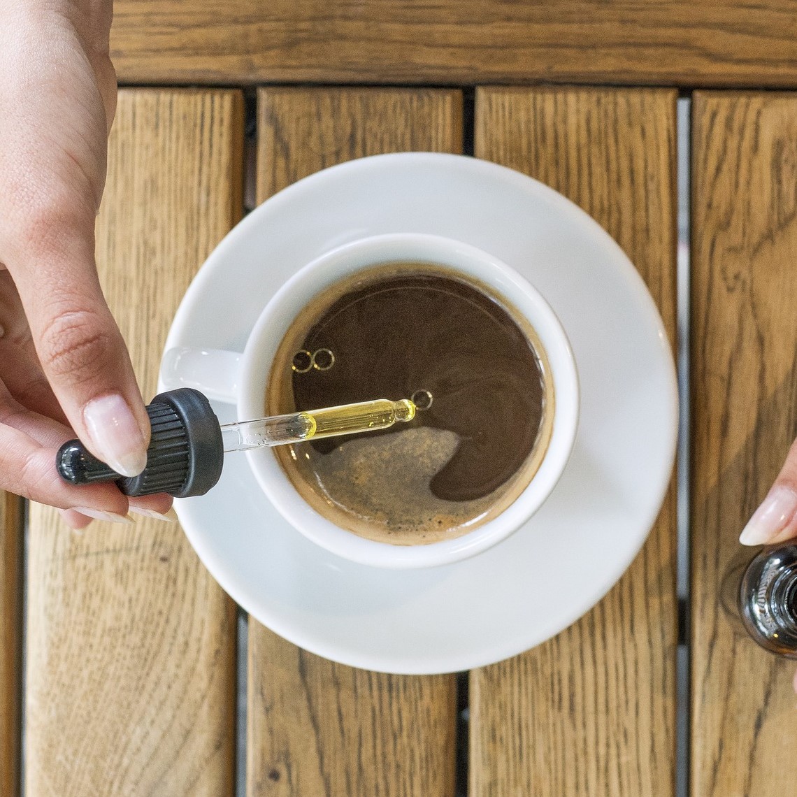 cbd-oil-g0e8622e4a_1920_1x1