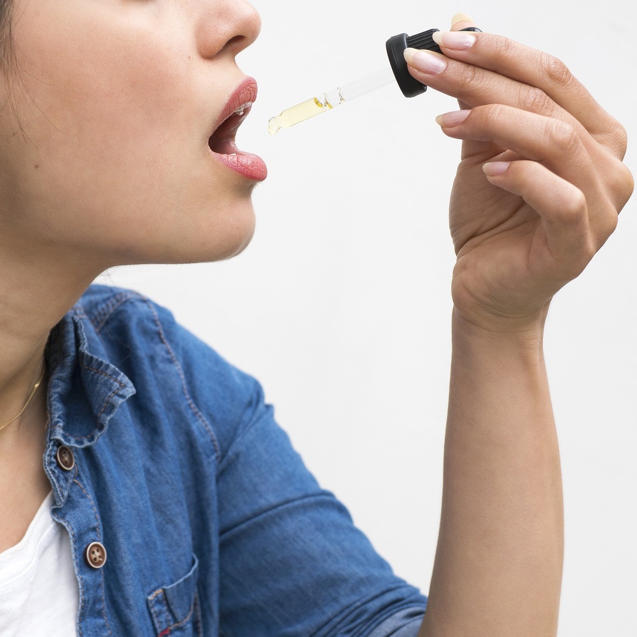 cbd-oil-g59b55d188_1920_1-1